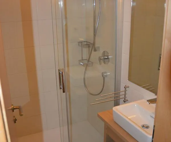 Familie Neunhaeuserer 公寓 *